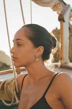 Load image into Gallery viewer, Mini Daisy Earrings