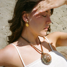 Load image into Gallery viewer, Oui Earrings