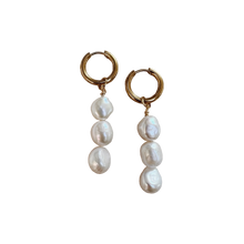 Load image into Gallery viewer, 3 Drop Pearl Earrings